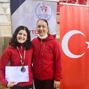 Our athlete Ece Gizem Huriel came in 3rd in the U14 Foil Open Tournament held in Eskişehir (19.12.2021)
