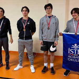 Tan Sezer became the 1st in the Youth Istanbul Inter-School Championship held in Istanbul.(10.11.2022)